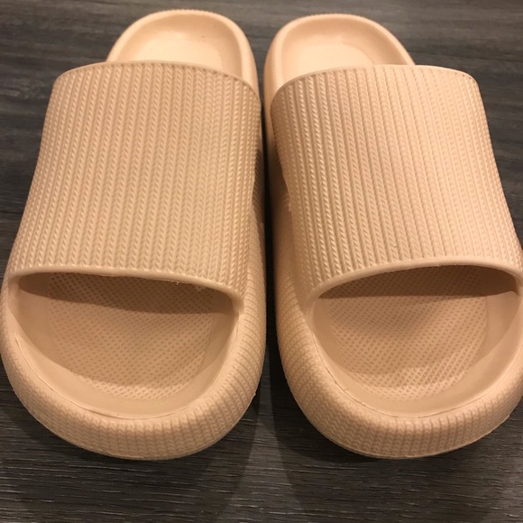 PILLOWSLIDES Nude Beige Slip on Sandals, Cloud Shoes, 9 - Picture 2 of 3